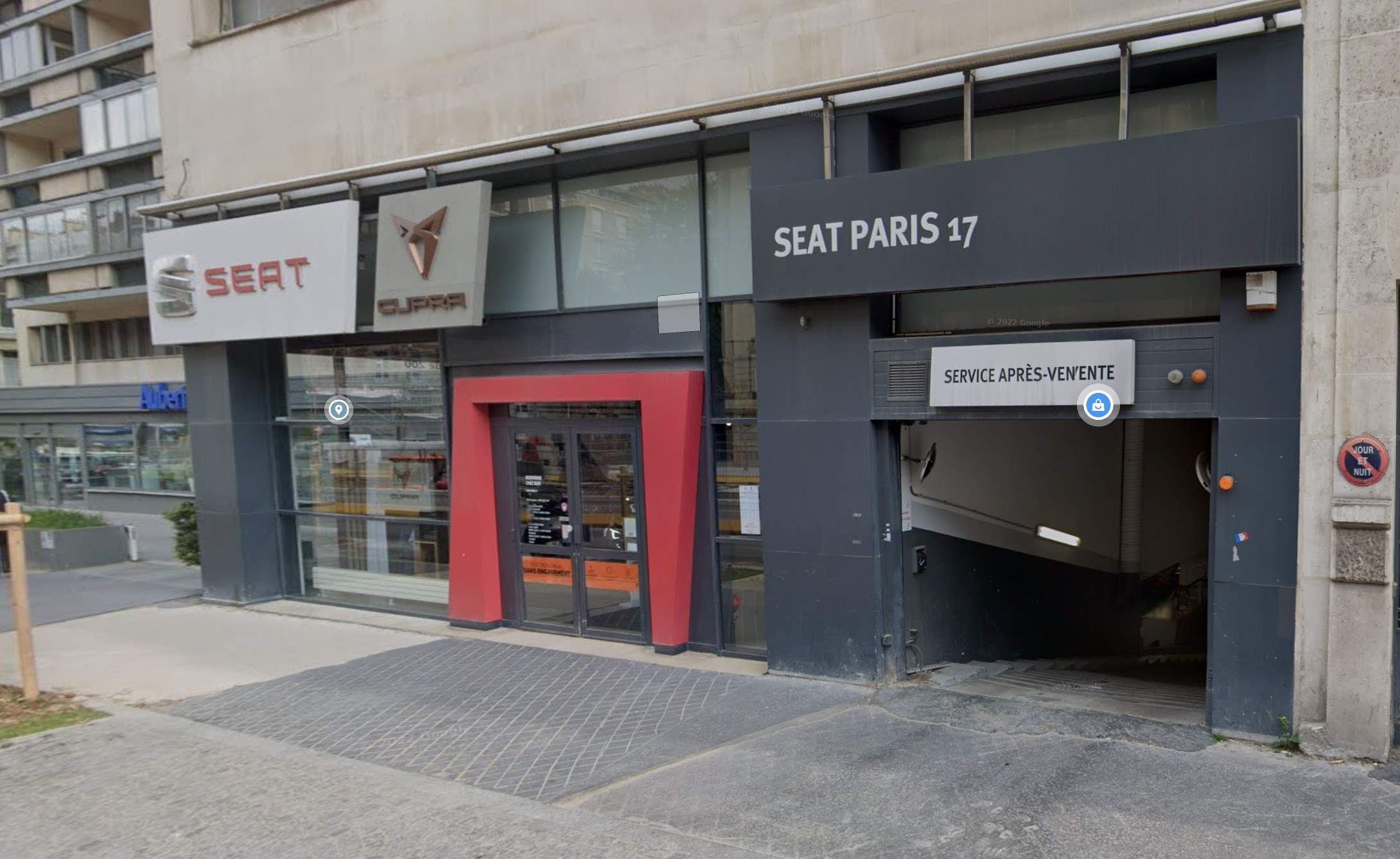 A VENDRE  LOCAUX SHOWROOM BUREAUX  EN INVESTISSEMENT 