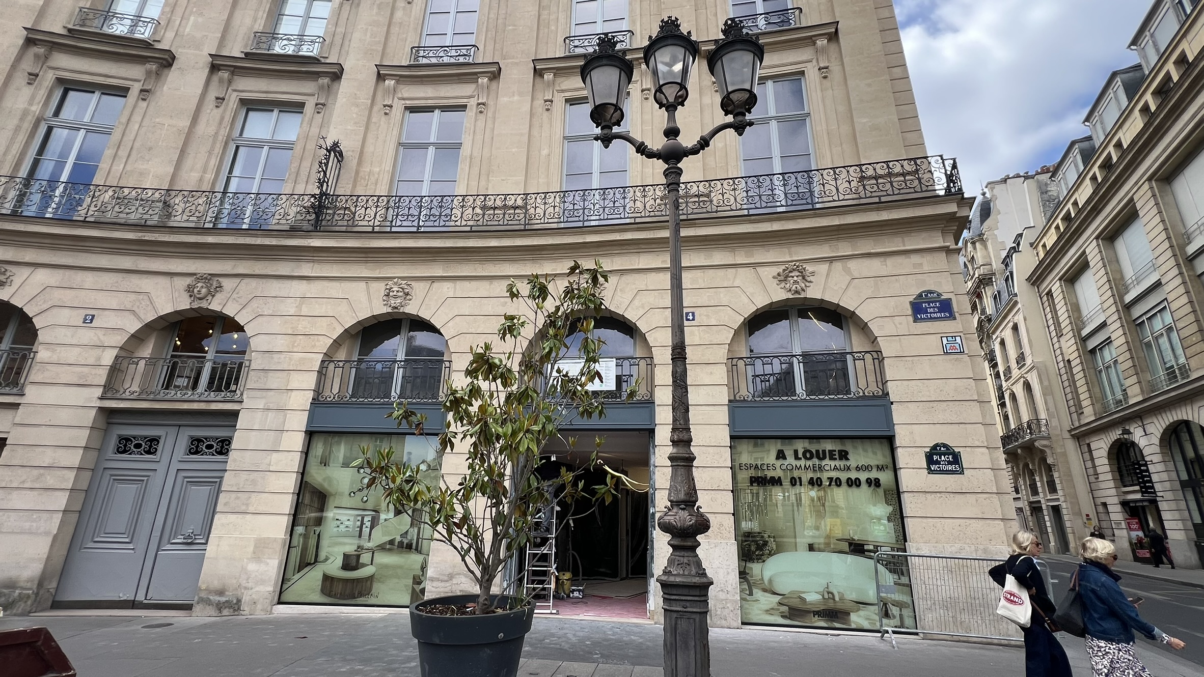 TRES BEL ESPACE COMMERCIAL  LOUE A AMI PARIS 